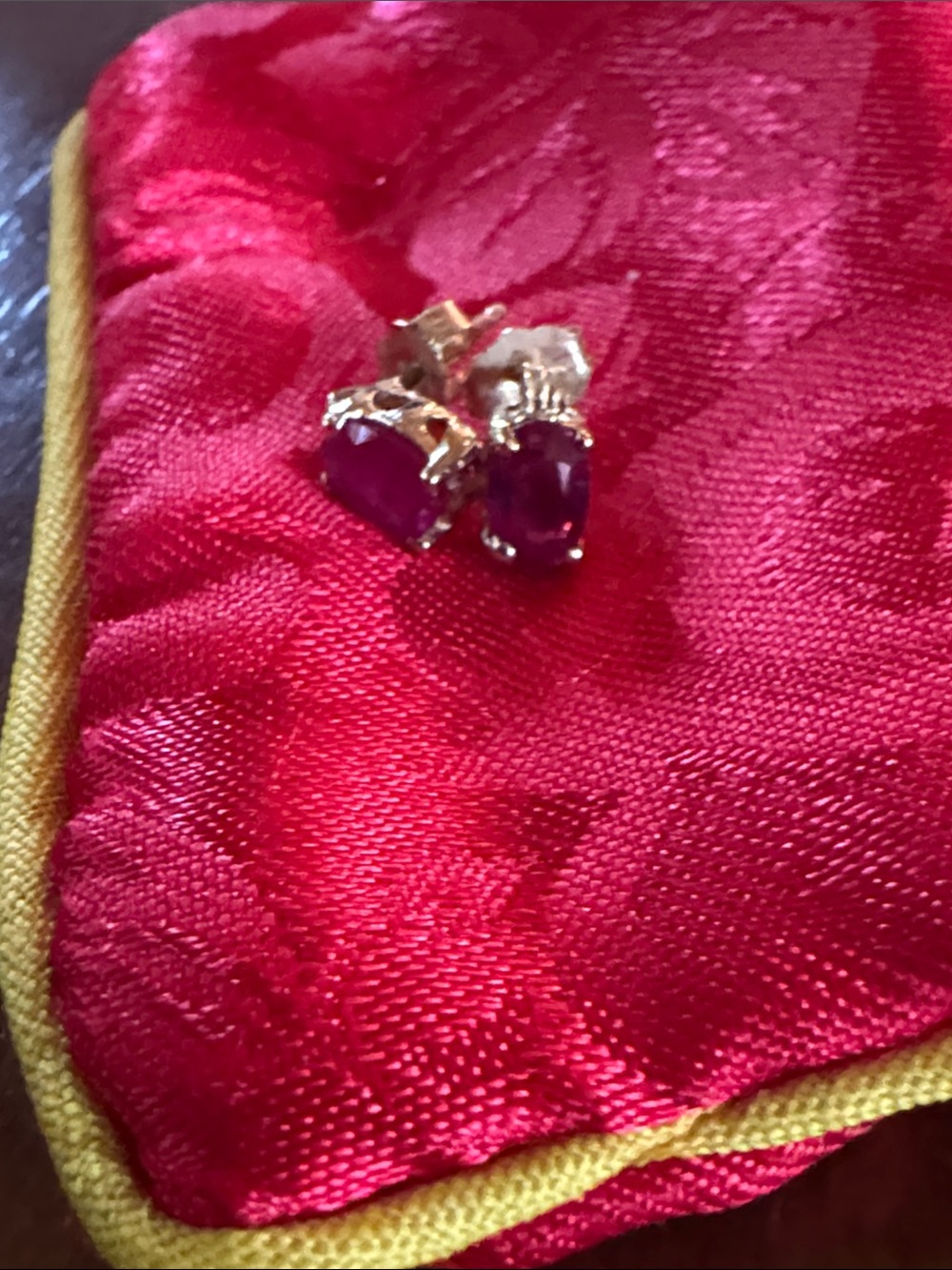 Gold-Set Red Oval Gemstone Stud Earrings